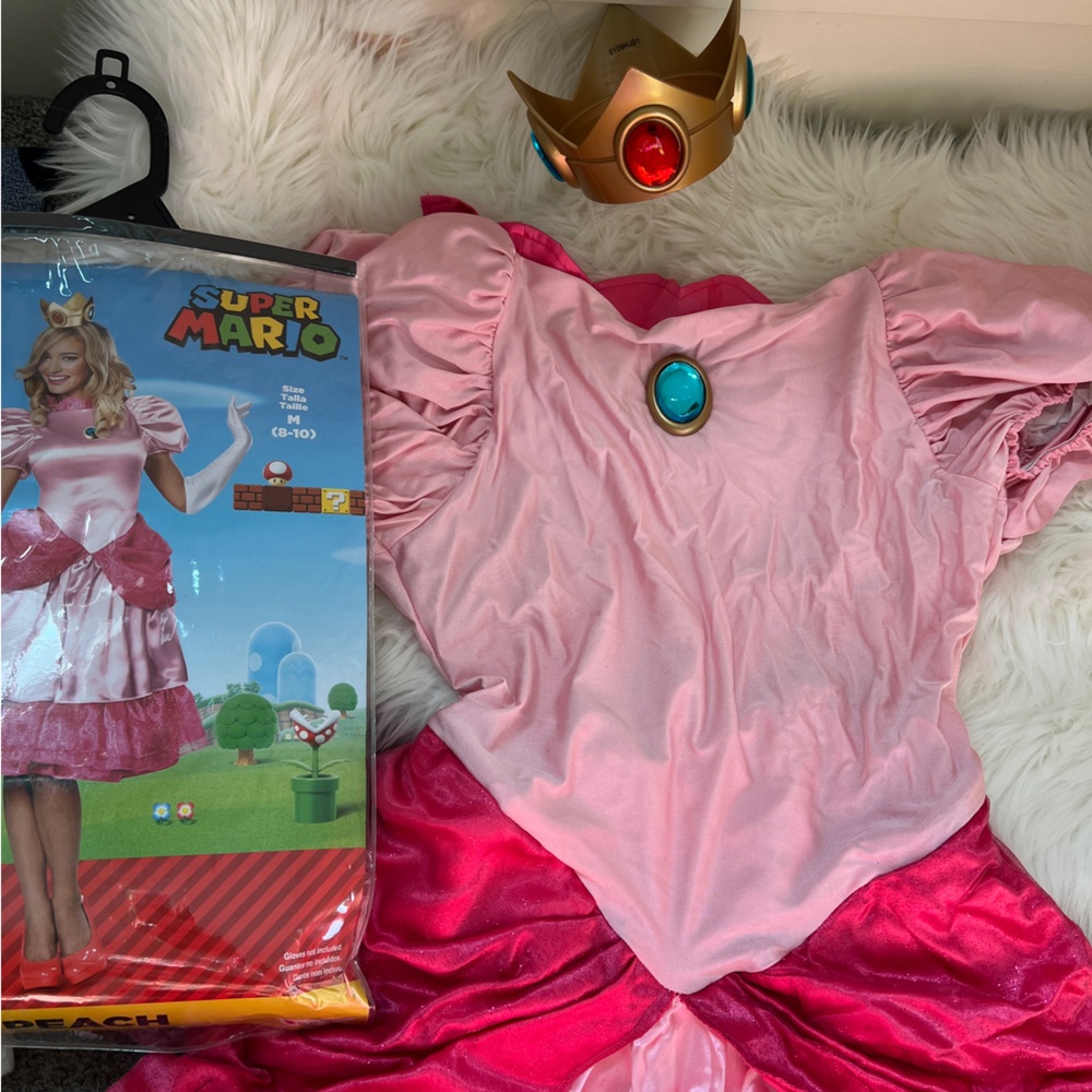 Princess Peach super Mario women size M, used once